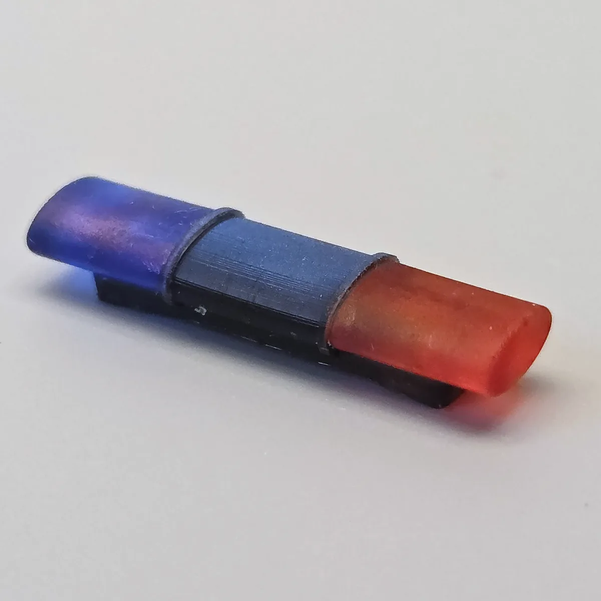 HYBRID Dachbalken oval mit blauer und roter Lichthaube